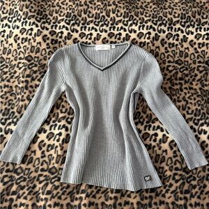 Gray V-Neck Long Sleeve Top